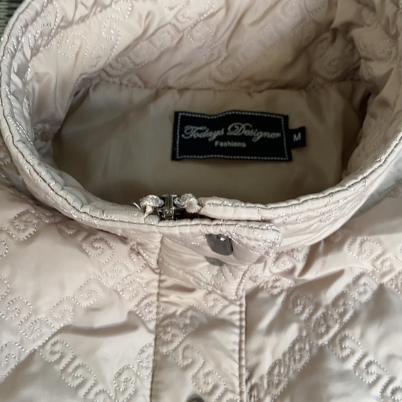 Beautiful jacket - Picture 5 of 8